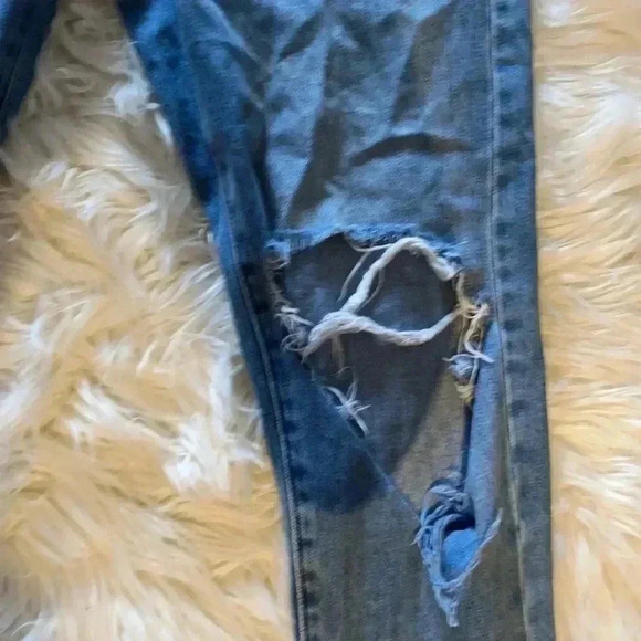 Extra distressed  Dynamite Cara jeans - Picture 5 of 9